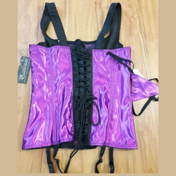 Escante Collection Sexy Lingerie Corset & Thong - Picture 4 of 7